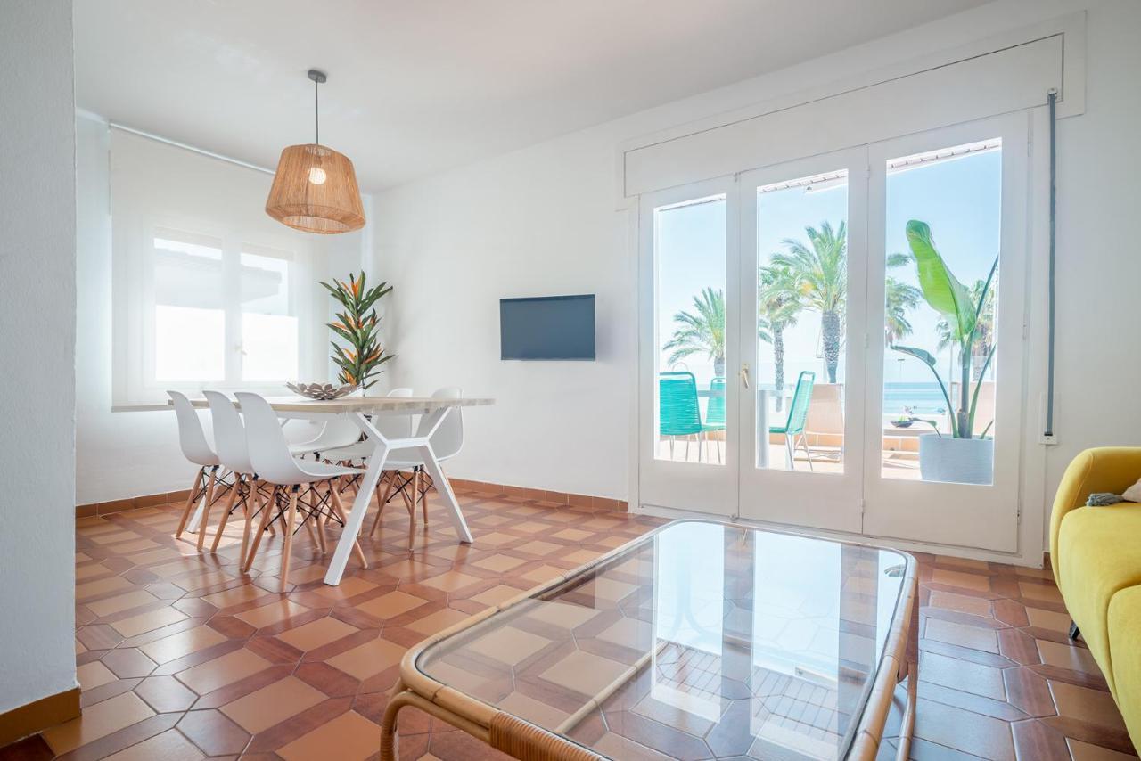 Beach House Cambrils Apartamento En Primera Linea De Playa Eksteriør bilde